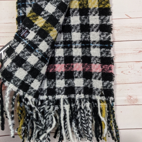 Modcloth Leave It to Gingham Scarf - Picture 7 of 7